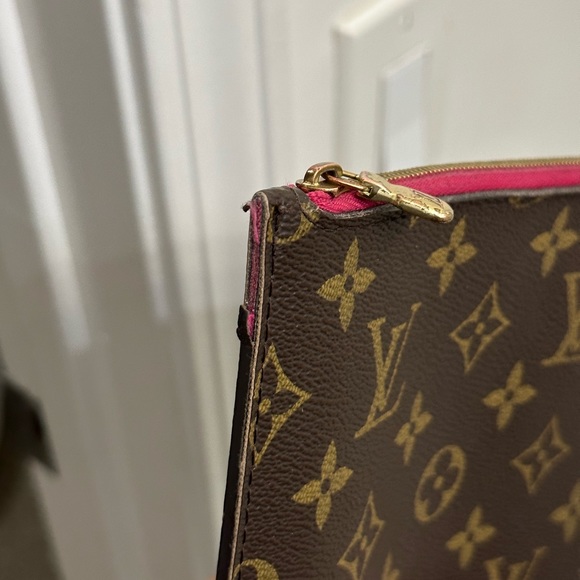 Louis Vuitton wristlet clutch - Picture 9 of 11